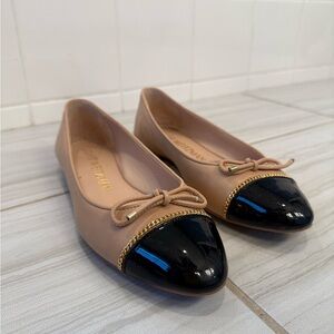 Stuart Weitzman Elegant Black and Tan Toe Cap Flats